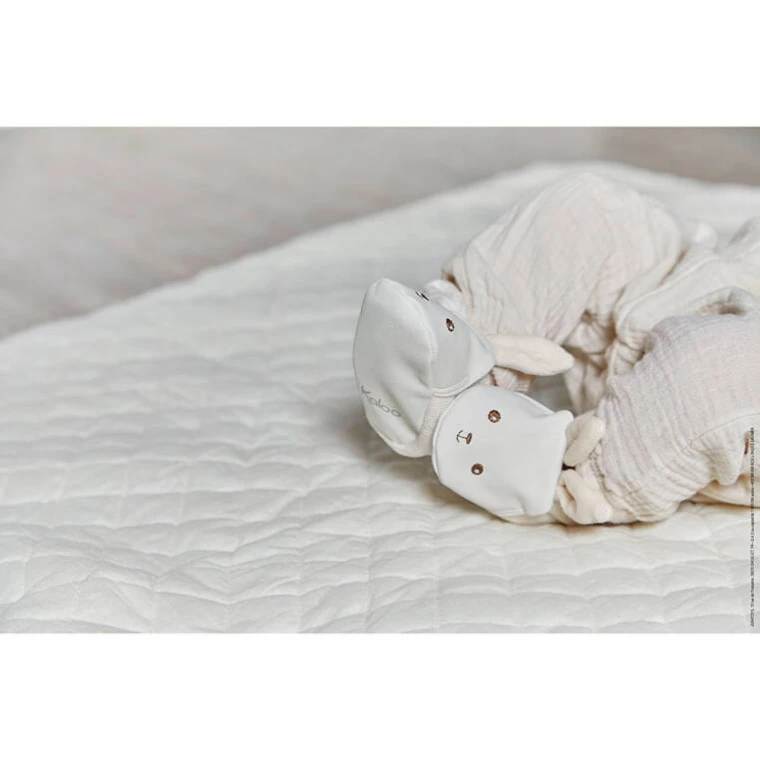pol_pl_Kaloo-Zestaw-prezentowy-3-w-1-Krolik-komforter-gryzak-buciki-kremowy-kolekcja-Lapinoo-10052_5.jpg