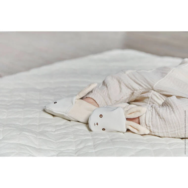 pol_pl_Kaloo-Zestaw-prezentowy-3-w-1-Krolik-komforter-gryzak-buciki-kremowy-kolekcja-Lapinoo-10052_4.jpg