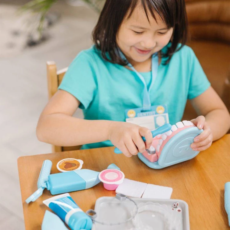 pol_pl_Zestaw-malego-dentysty-Super-Smile-Melissa-Doug-43846_13.jpg
