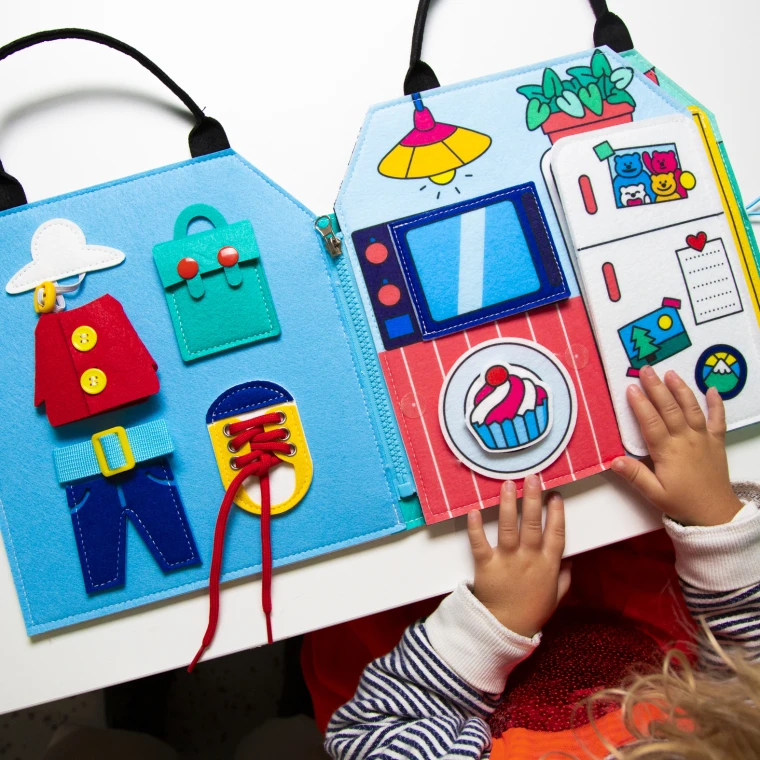 pol_pl_MONTESSORI-MIEKKA-KSIAZKA-AKTYWIZUJACA-MOJ-DZIEN-327_3.jpg