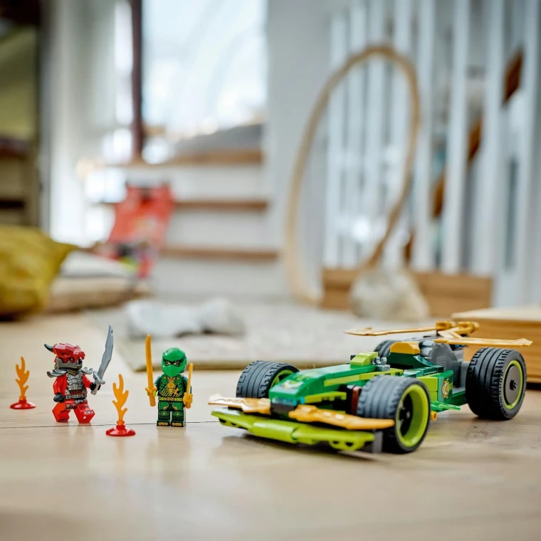 5439bb67-3b6c-4043-b0bd-20932c43fd50_i-lego-ninjago-71828-samochod-wyscigowy-lloyda-z-napedem-typu-pull-back.webp